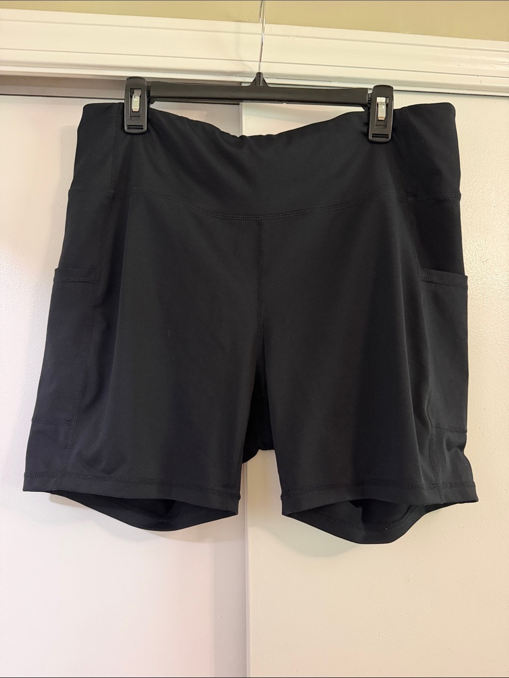 Women's Black High-Rise Bike Shorts with Dual Side Pockets